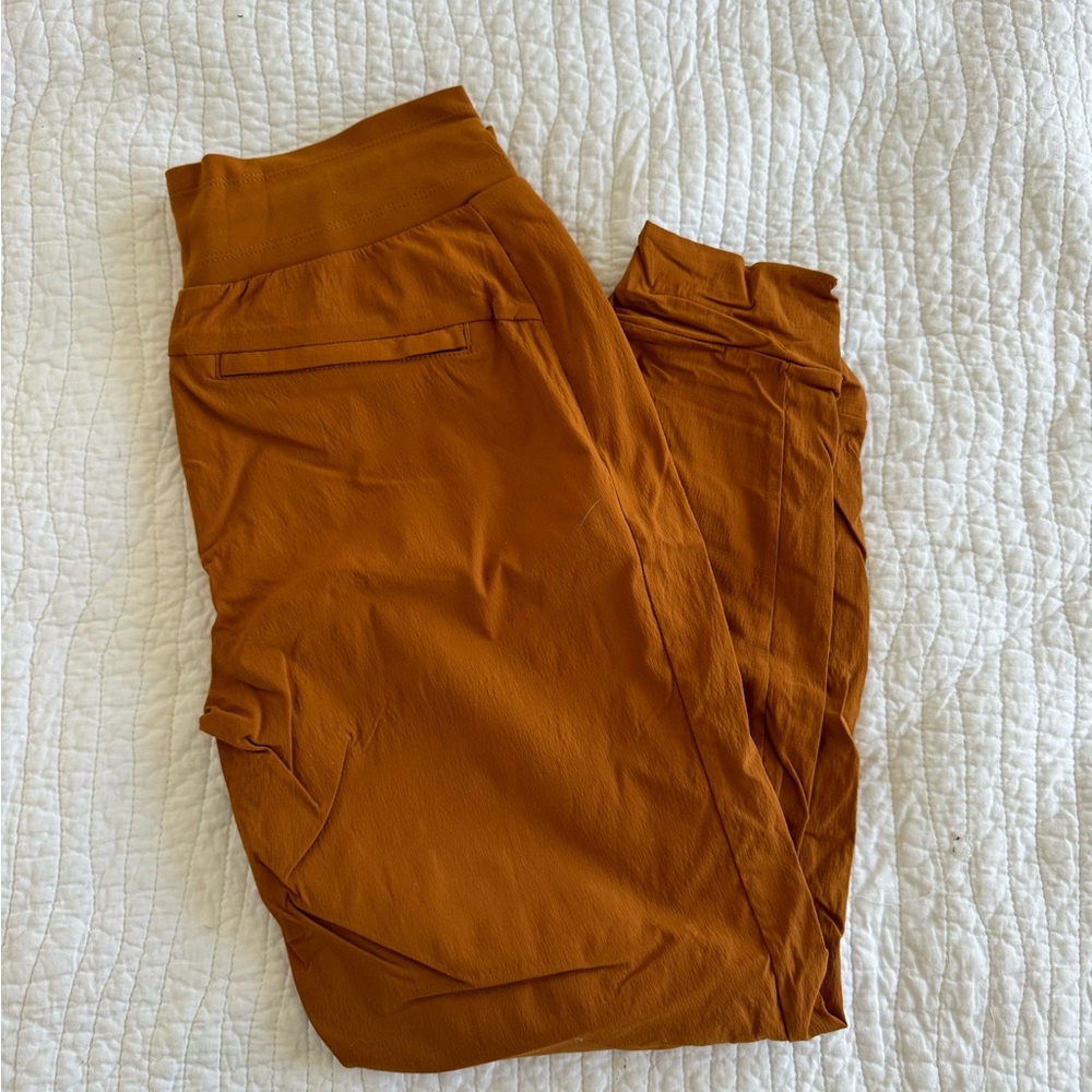 Athleta trekkie joggers. Size 4. Gold